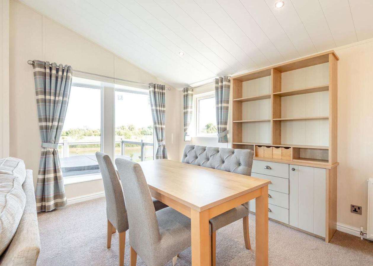 Home Farm Park Lakeside Retreat Burgh le Marsh Room photo